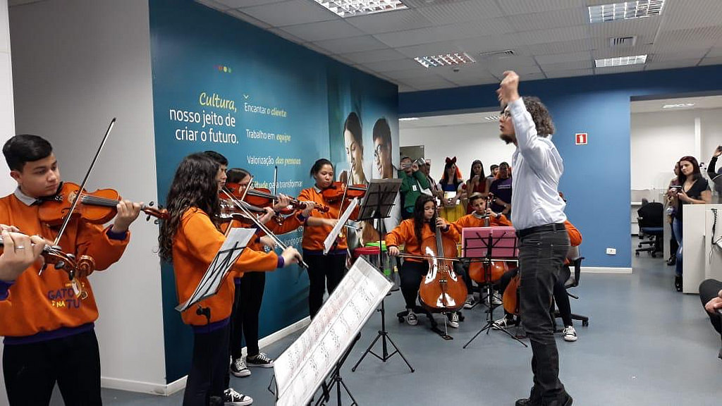Orquestra realiza apresentação na Vivo