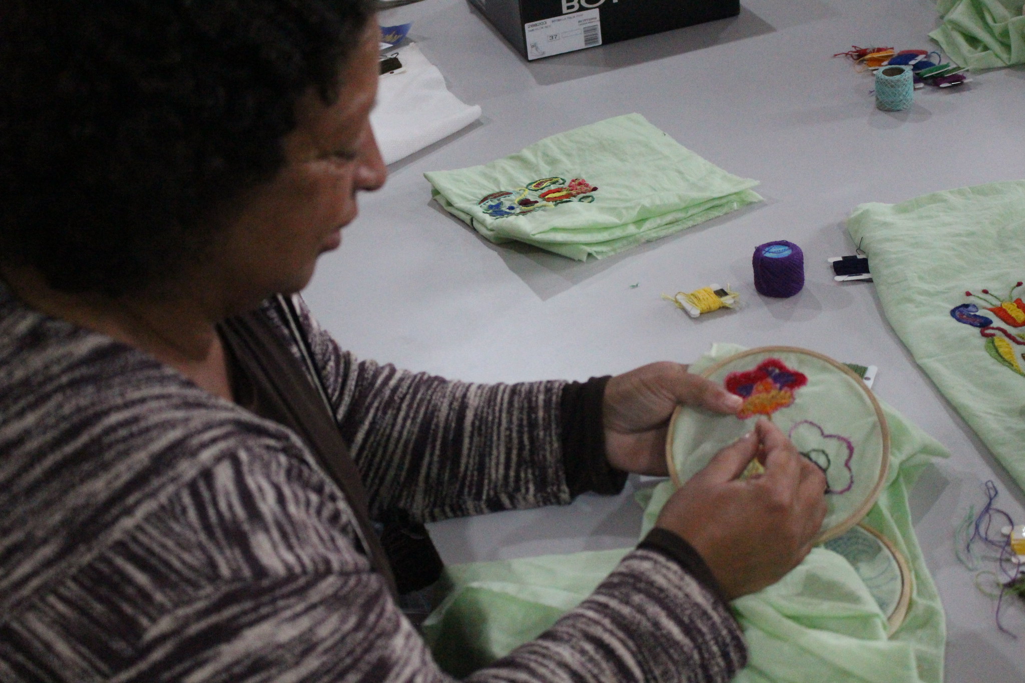 São Roque inicia curso de bordado para mulheres do Guarituba