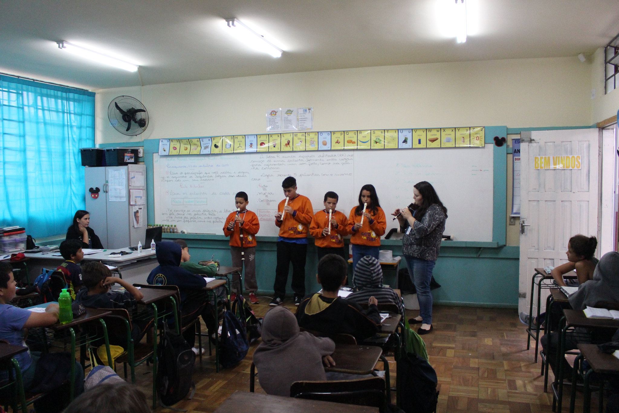 Grupo de Flautas realiza ação em escola