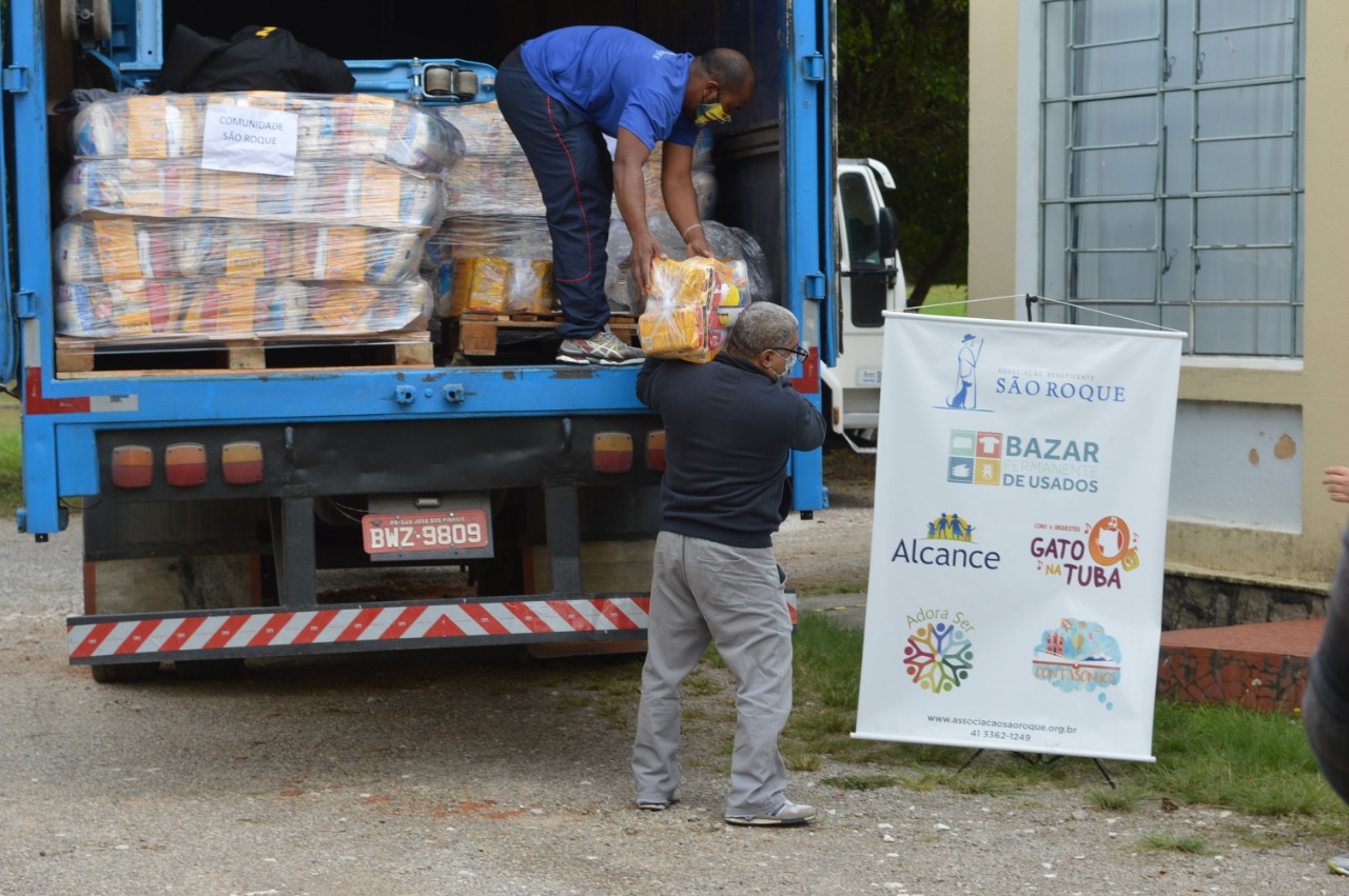 Unimed Curitiba entrega cestas básicas para a São Roque
