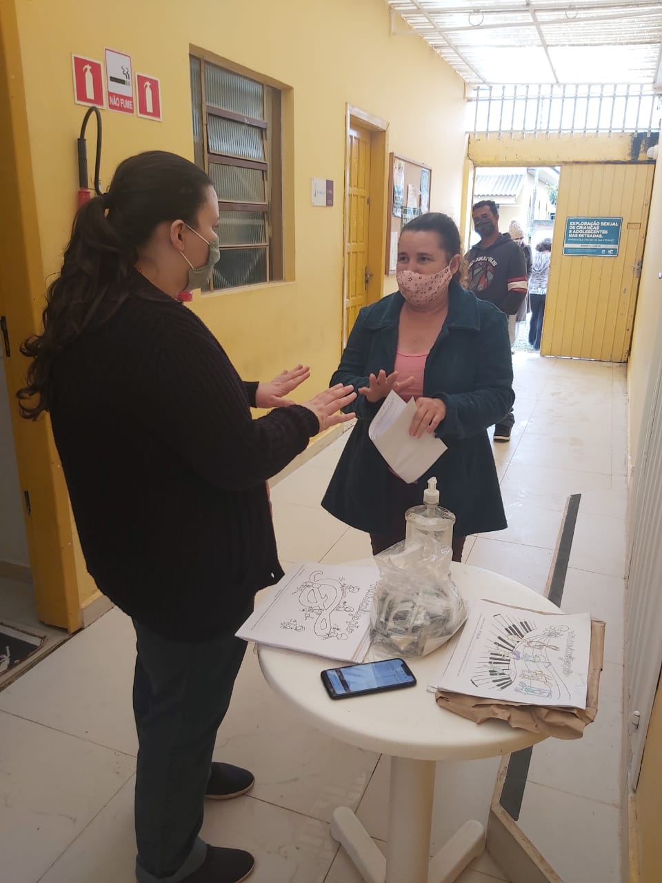 Professores de Música entregam materiais para os alunos