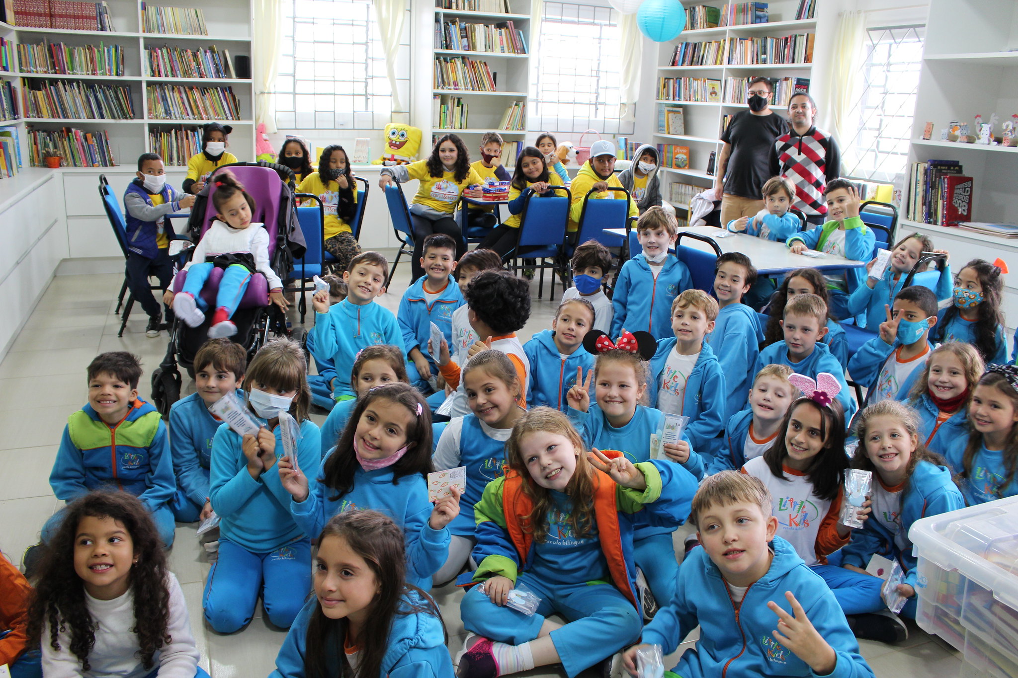Escola Little Kids visita filial