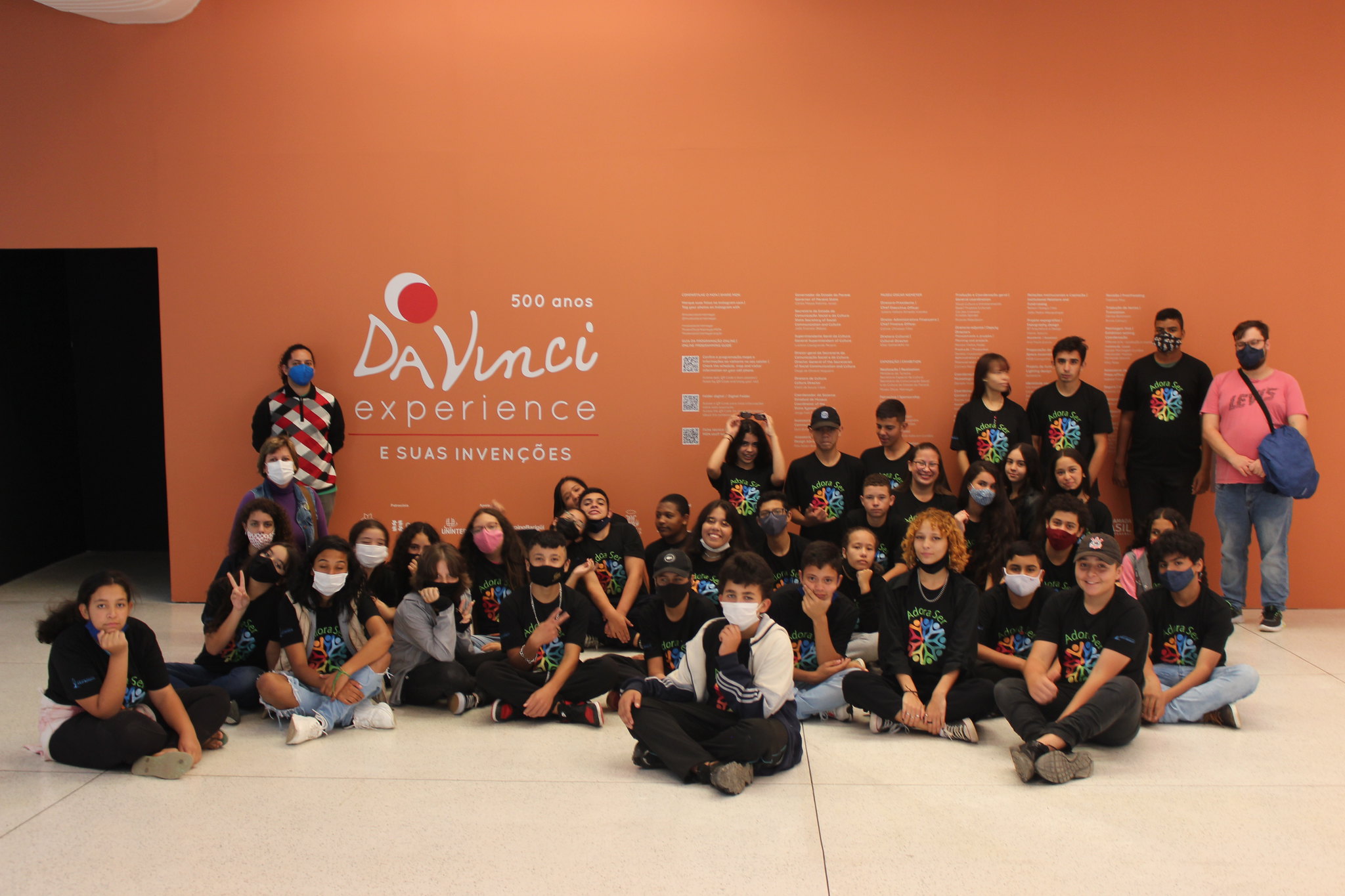 Alunos visitam a exposição “Da Vinci Experience e suas invenções”, no MON