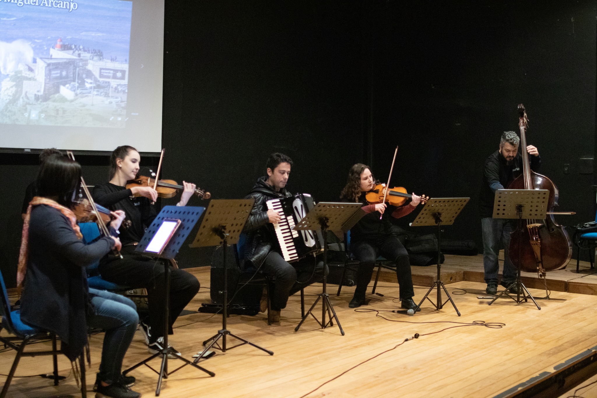 Grupo Arco e Fole se apresenta em nosso Teatro