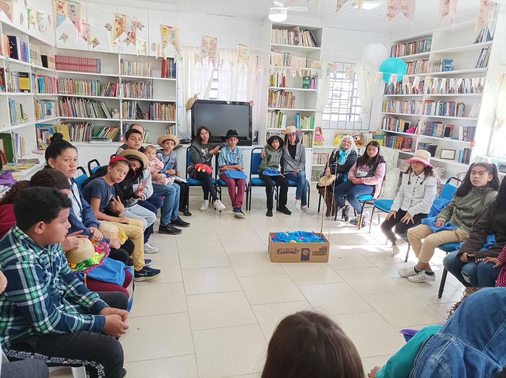 Alunos do Núcleo de Literatura participam do Café Junino