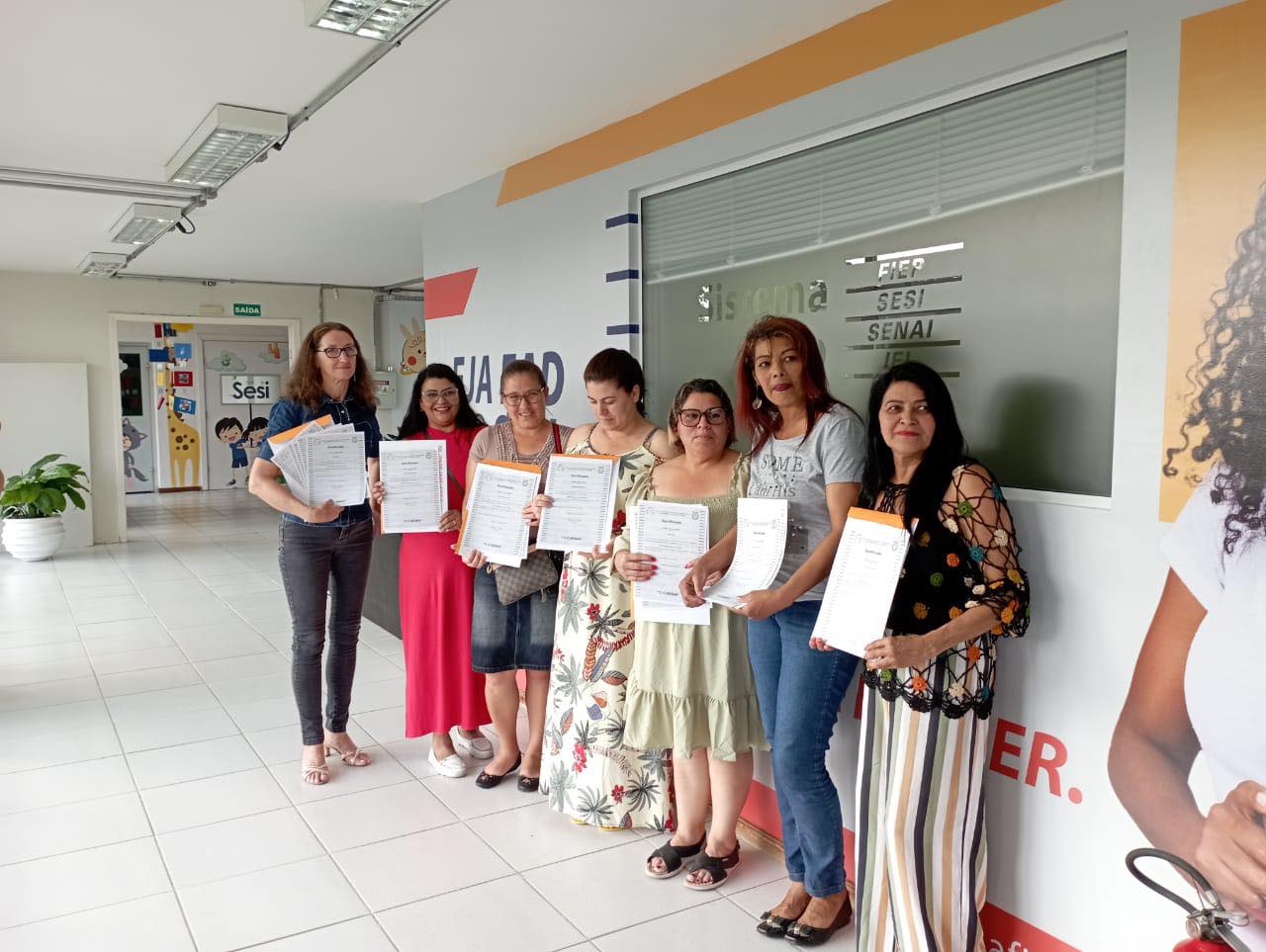 Alunas do curso de Costura visitam SENAI